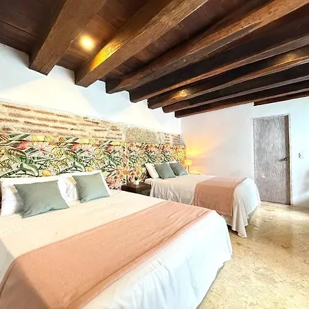 Casa Mayor, Aldaba Selection *