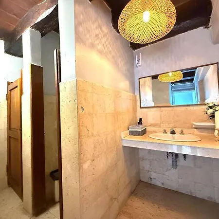 Casa Mayor, Aldaba Selection *