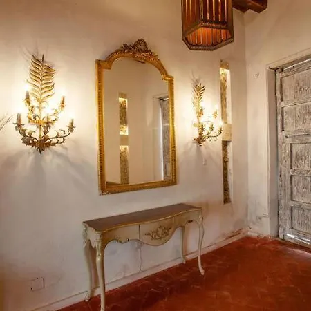 Casa Mayor, Aldaba Selection *