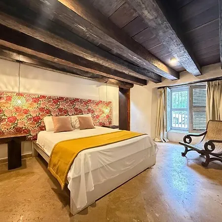 Casa Mayor, Aldaba Selection